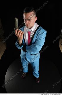 10 2018 01 MIKAEL GOOD AGENT WITH GUN